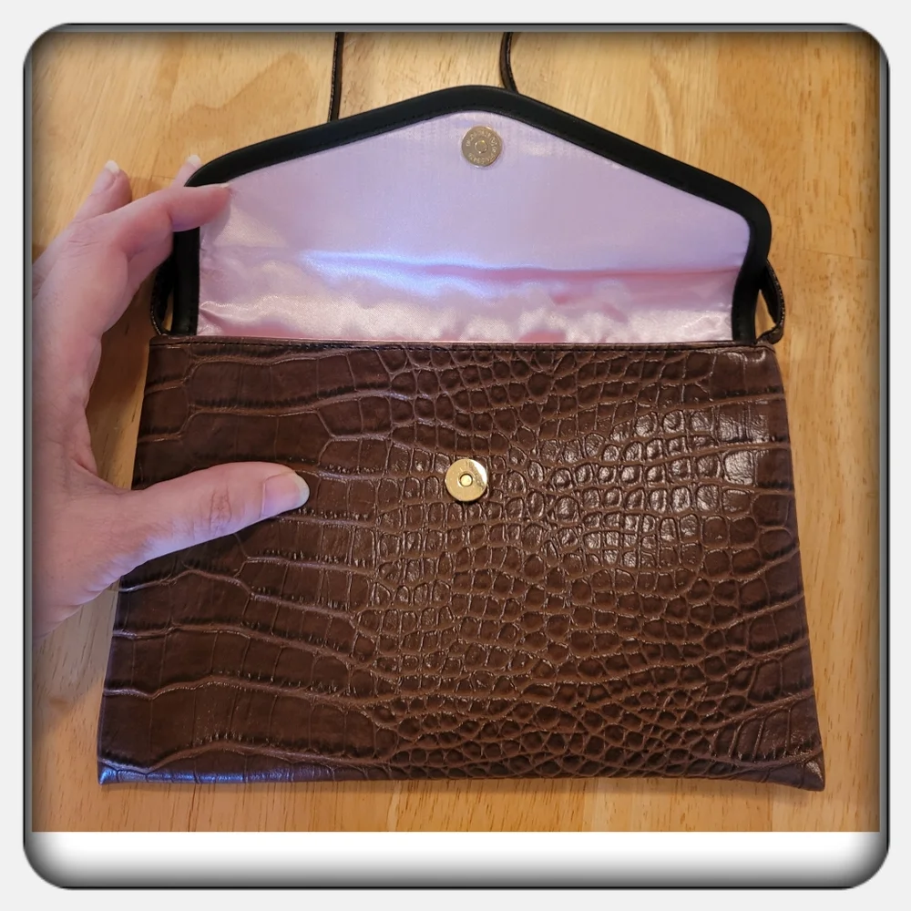 EUC Woman's Vintage Brown Faux Alligator Purse - Picture 3 of 6